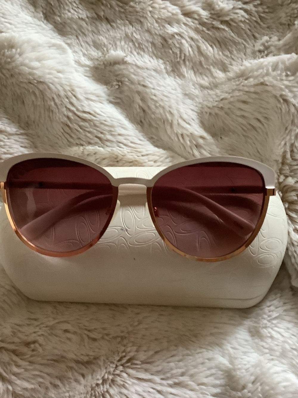 Jessica Simpson White Frame Sunglasses with Pink Lenses